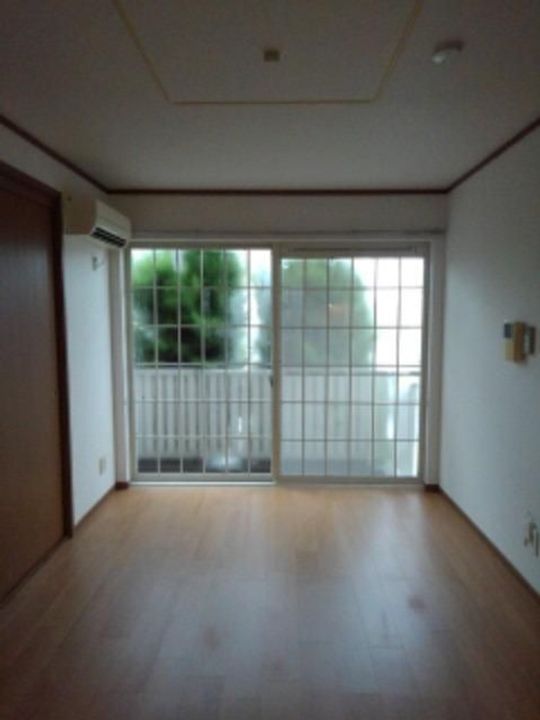 ニュークレールメゾンAの居間