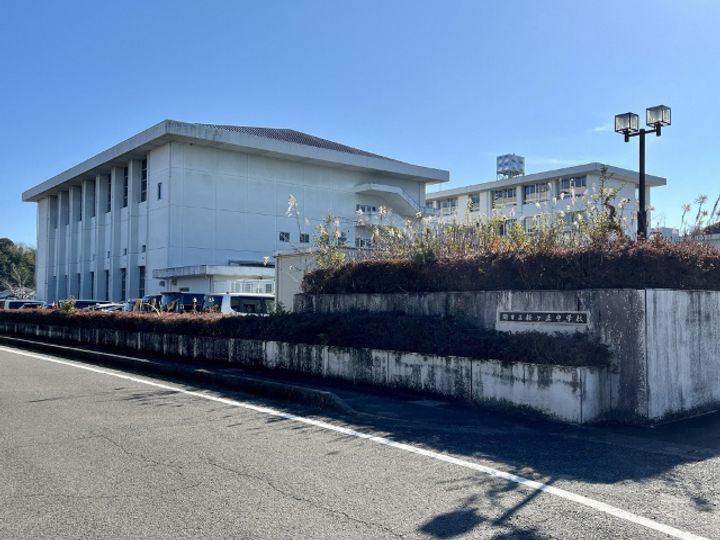 Surplus II プラウダの周辺