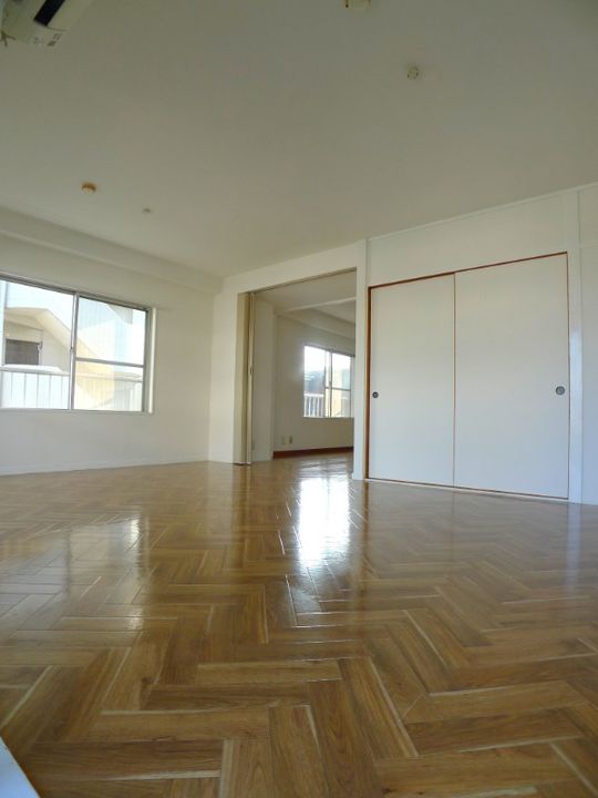 愛知県名古屋市千種区春岡通6(マンション)の賃貸物件の居間