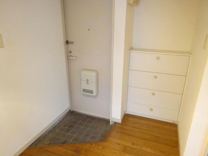 ハイマート関屋田町の玄関