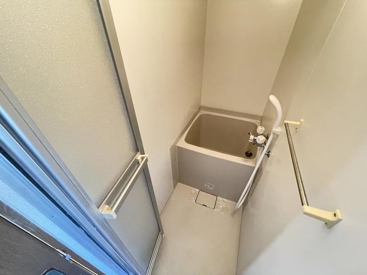 シャトル市大前の風呂