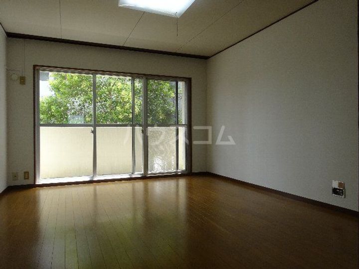 中部東山荘の居間