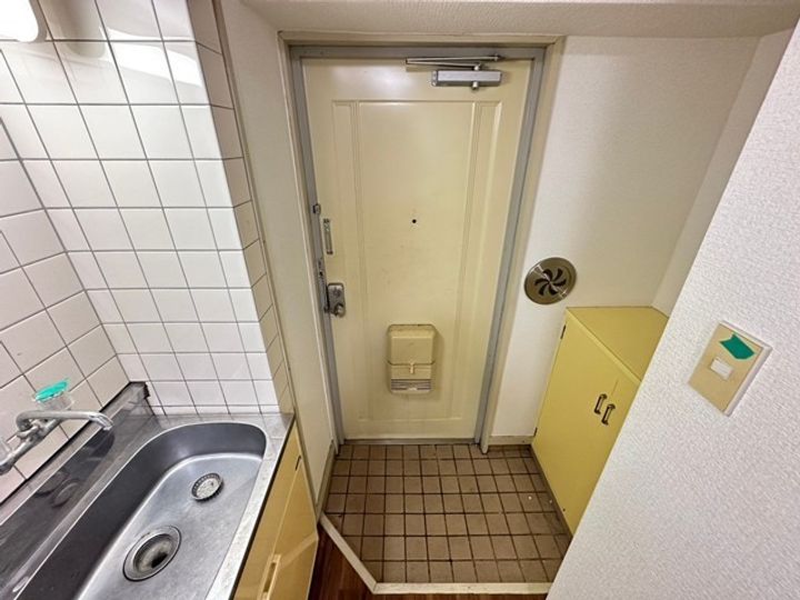 舟入 松尾ビルの玄関