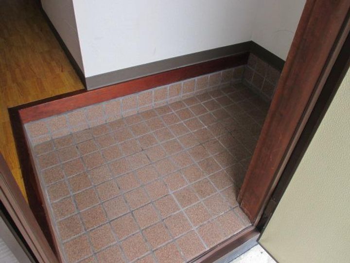 第一吉備生ハイツの玄関