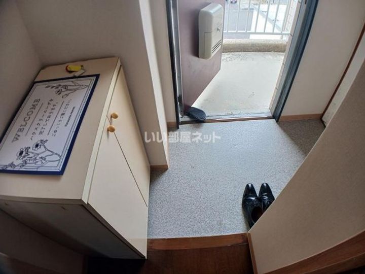 三重県名張市瀬古口(マンション)の賃貸物件の玄関