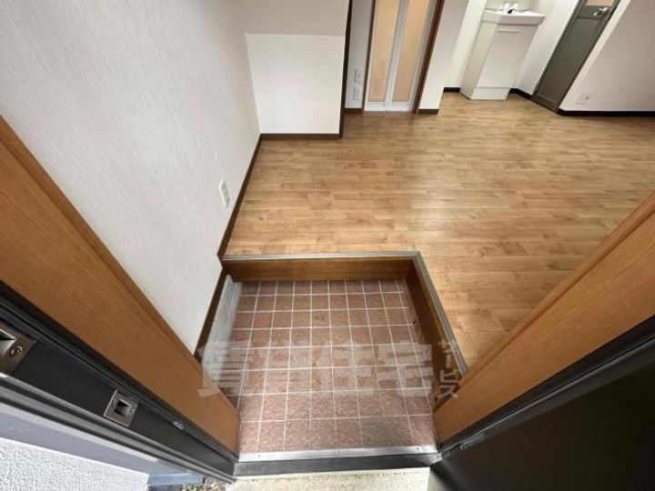 京都府向日市森本町下森本(一戸建)の賃貸物件の玄関