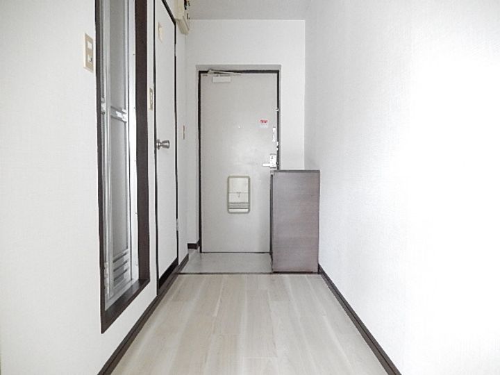 エムアイセレクションの玄関