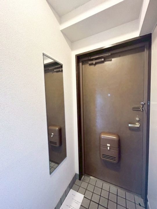 東京都稲城市平尾2(マンション)の賃貸物件の玄関