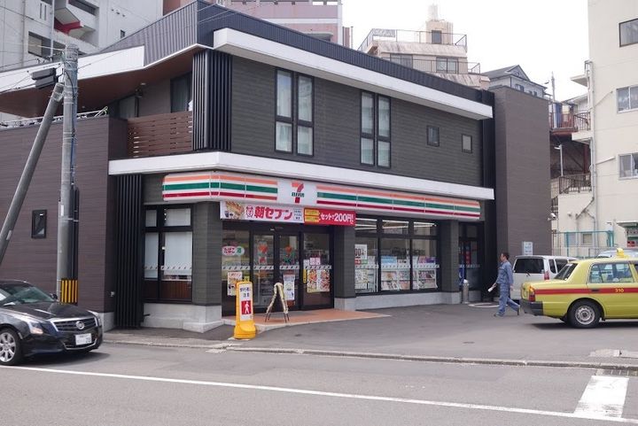 ラトゥールIIの周辺