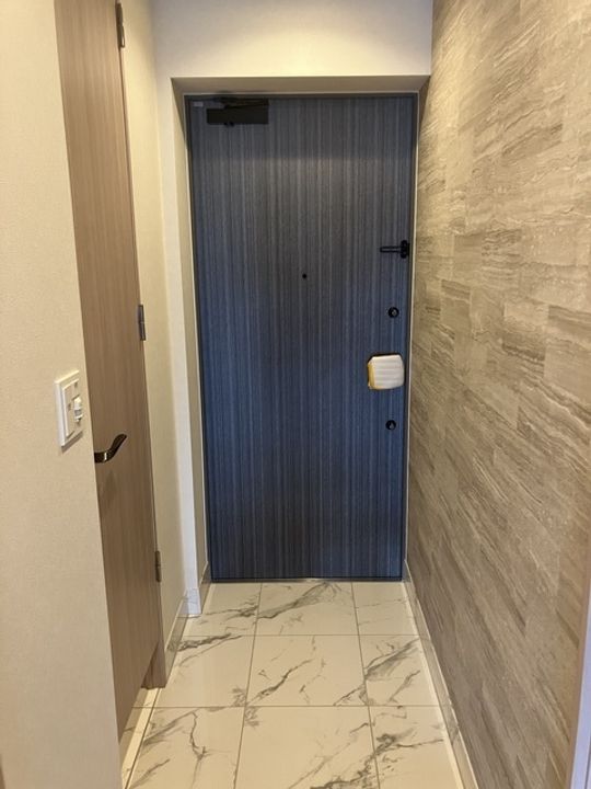 プレディア横浜高島台の玄関