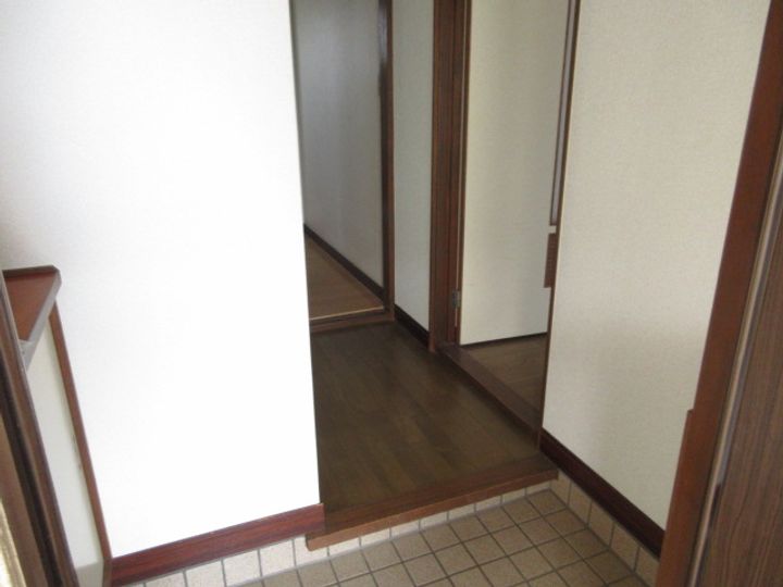 メゾン桃山台の玄関