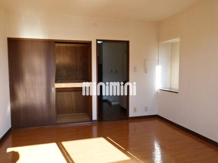 サングローリーIIの居間