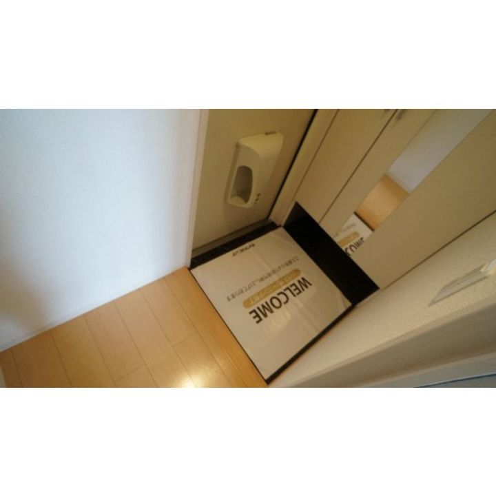 COMODO楠IIIの玄関