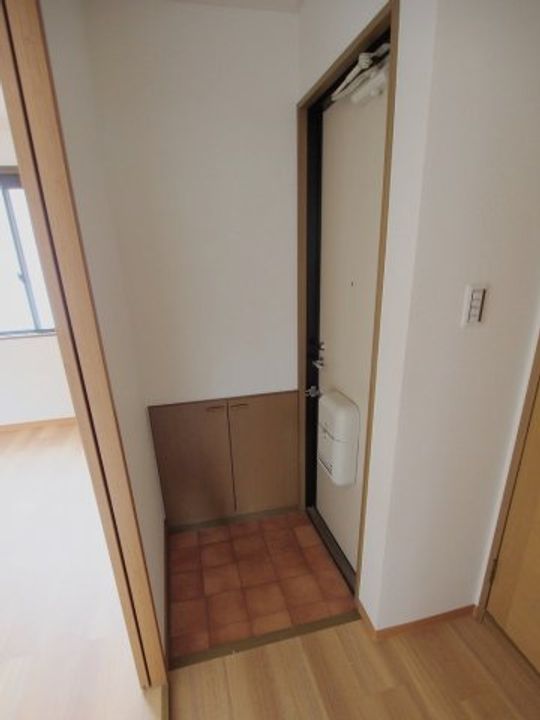 ファミール沼田Bの玄関