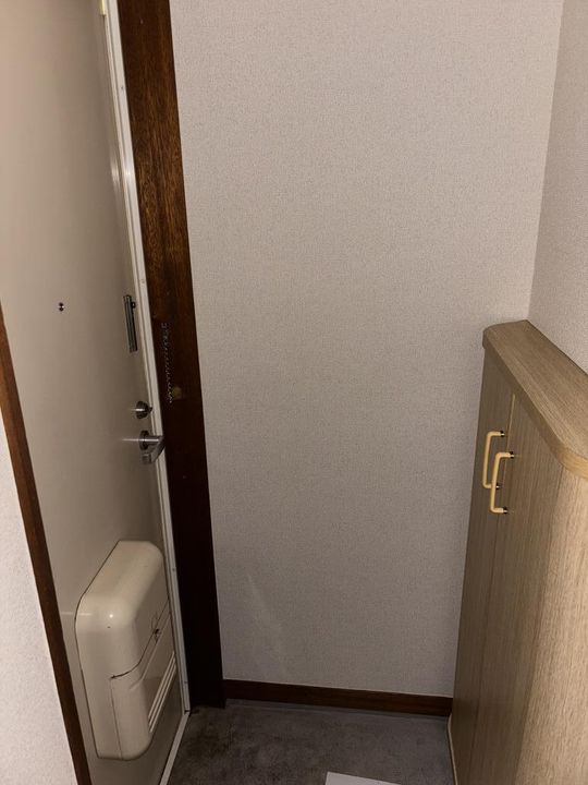 フロンティア浅野の玄関