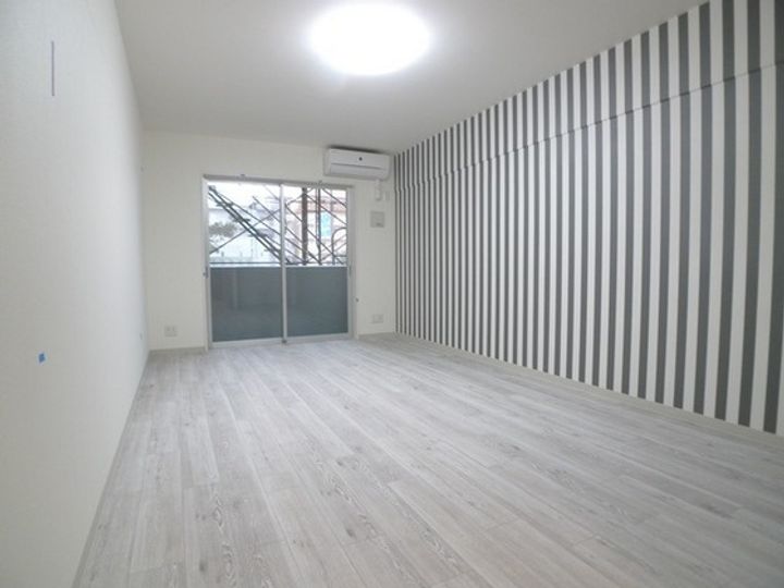 岡山県岡山市北区清輝本町の賃貸マンションの居間