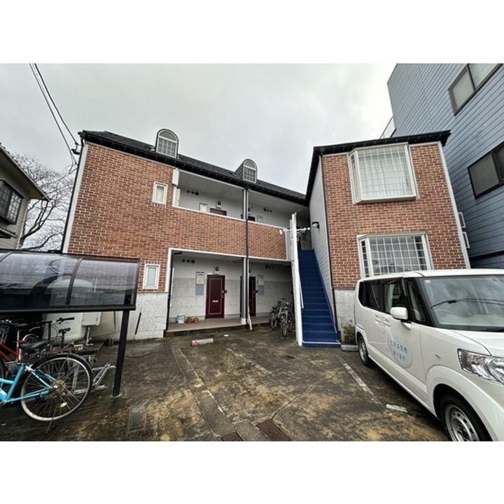 ブリッキ駒見の外観