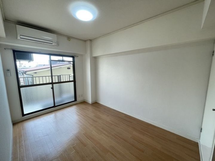 第1パークサイドマンションの居間