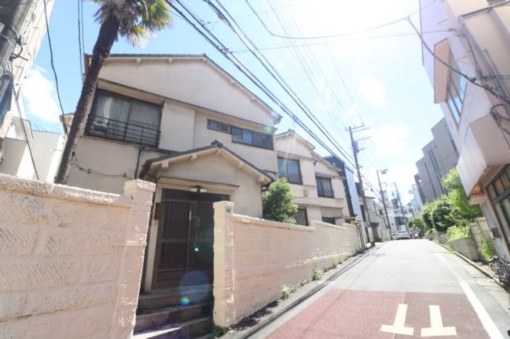 大和荘本館の外観