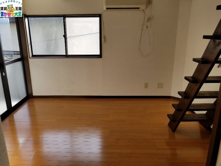 キャッスル石神の居間