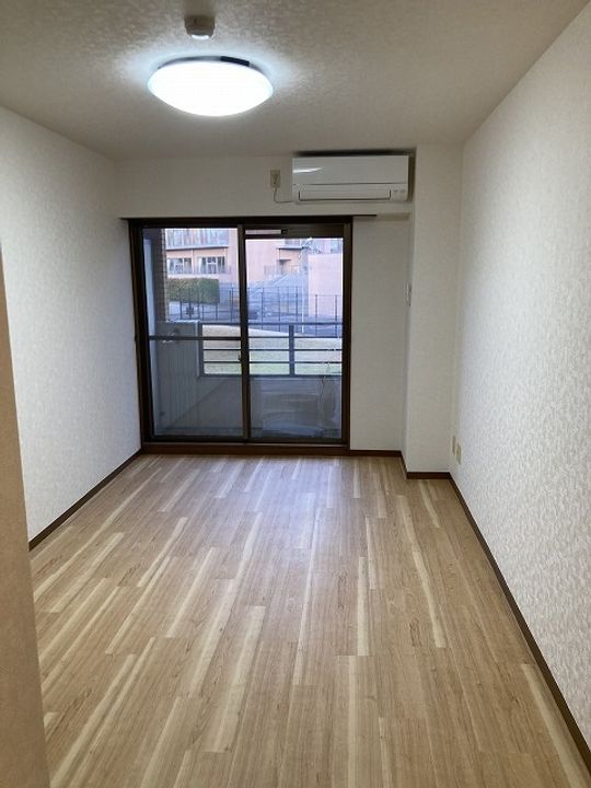 アペックス四ツ井の居間