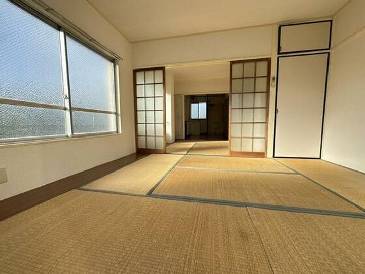 格子屋マンションの居間