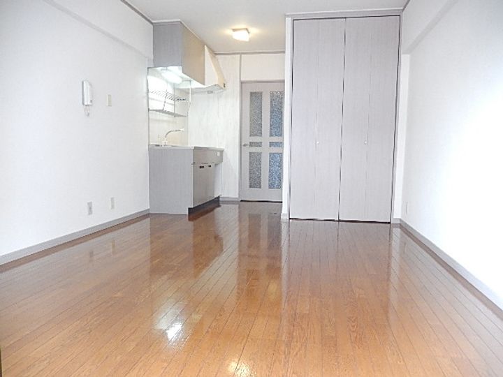 ロマネスク平和の内装