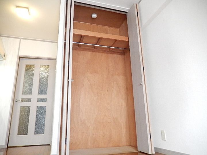 ロマネスク平和の内装