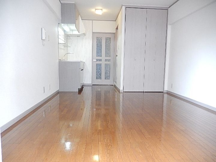 ロマネスク平和の居間