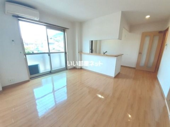 フォブール緑ヶ丘Aの居間