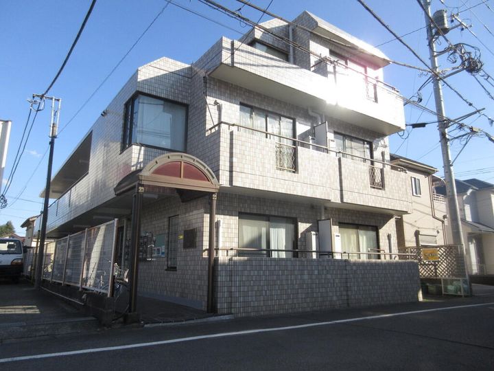 センチュリー河辺の外観