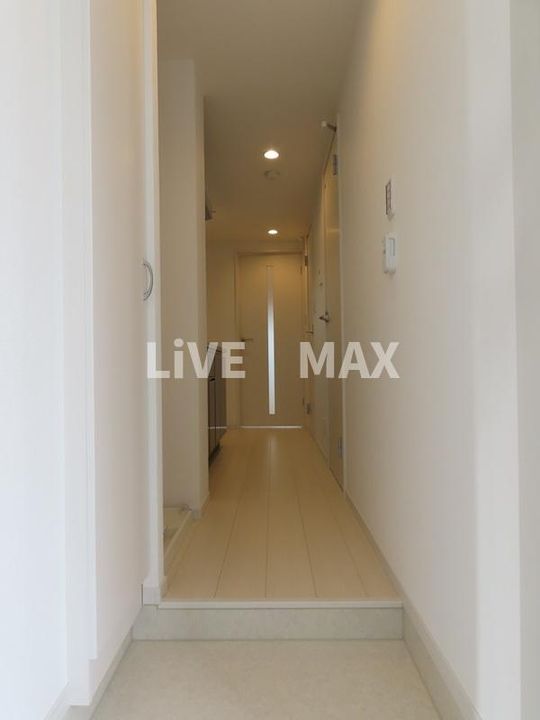 東京都足立区六月2(マンション)の賃貸物件の玄関