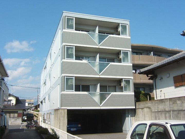 ベルクール桂の外観