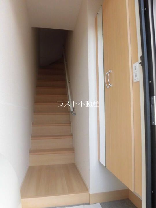 ヴィブァン B棟の玄関