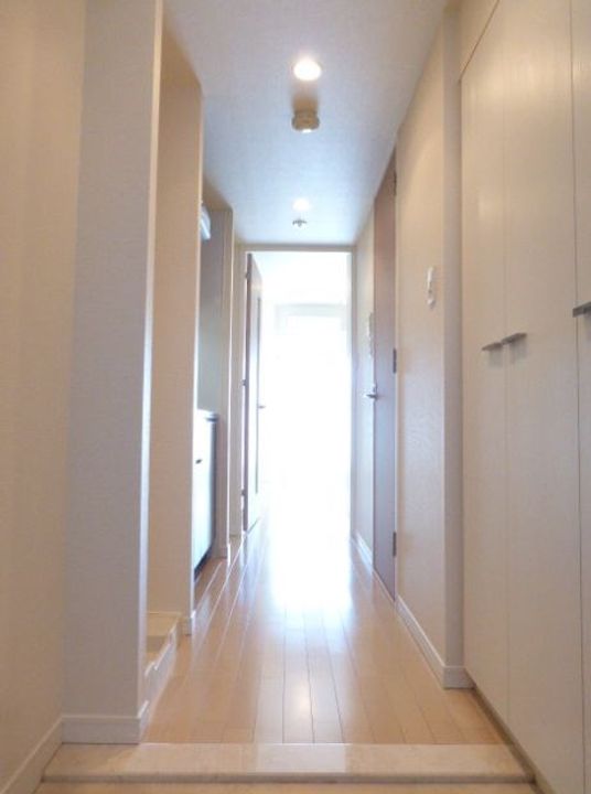 東京都港区三田5(マンション)の賃貸物件の玄関