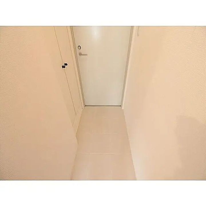 MODULOR祐天寺の玄関