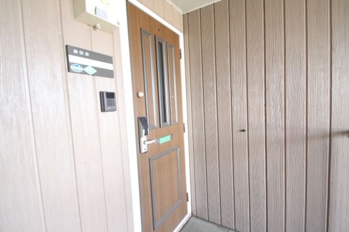 コーポルピナスの玄関