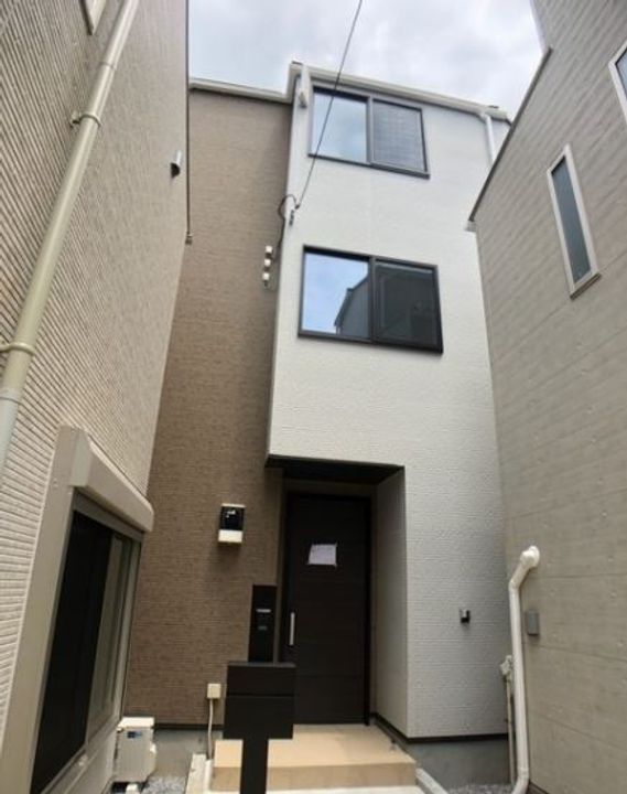 東京都新宿区西落合2(一戸建)の賃貸物件の玄関