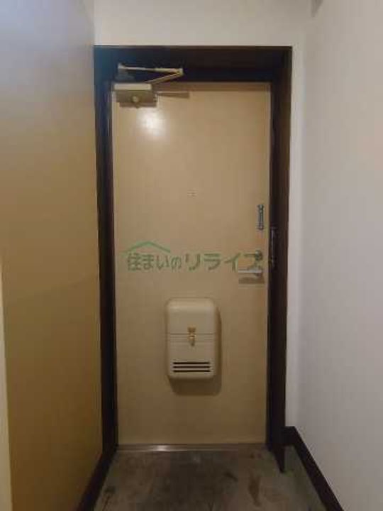 ハイツレイメイ22の玄関
