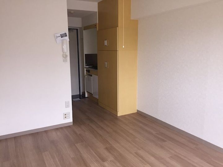 神明マンションの内装