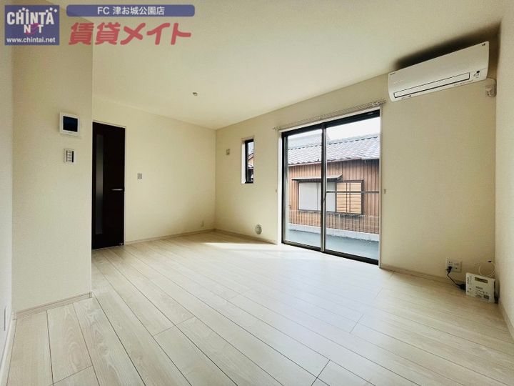リーブルファイン津興2号棟の居間