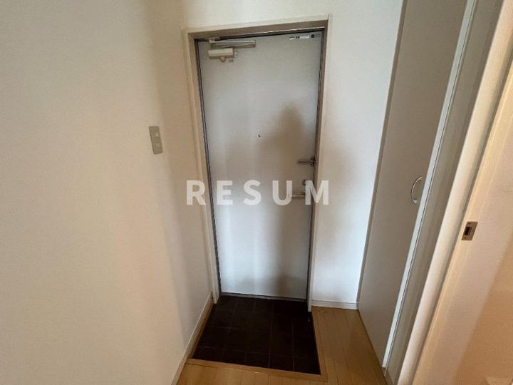 千葉県千葉市美浜区高洲3(マンション)の賃貸物件の玄関