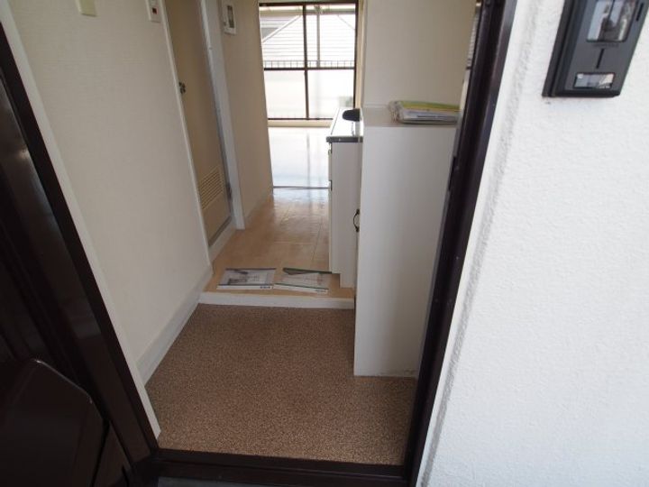 東京都狛江市猪方4(マンション)の賃貸物件の玄関