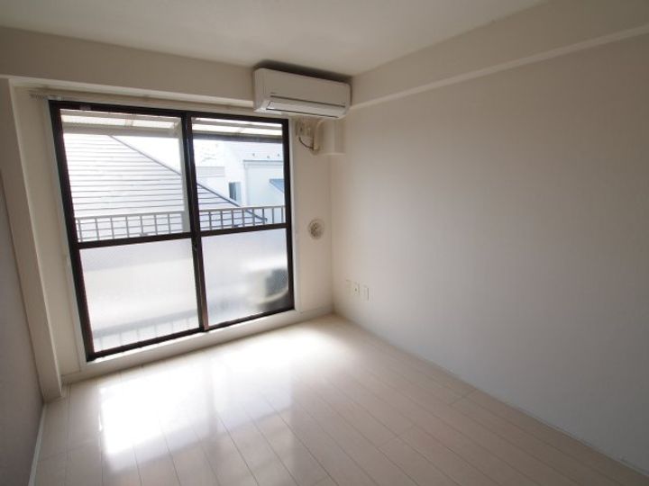 東京都狛江市猪方4(マンション)の賃貸物件の居間