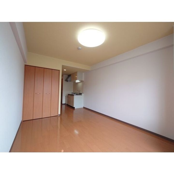 第6松屋ビルの居間