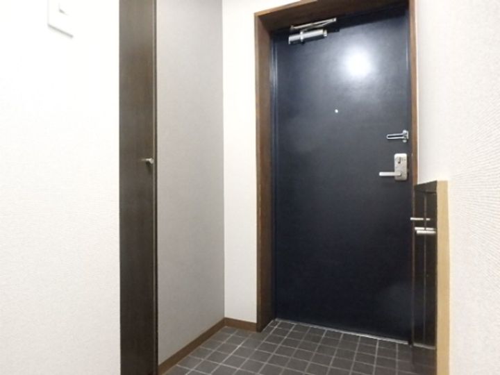 フォーライフ元吉田の玄関
