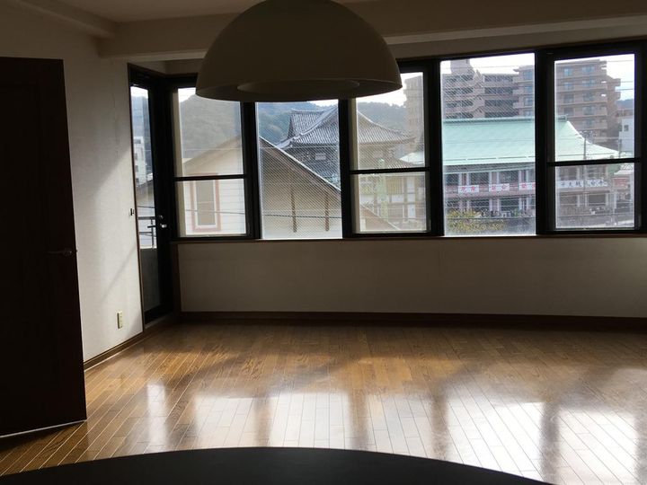 カーサシンドウテイの居間