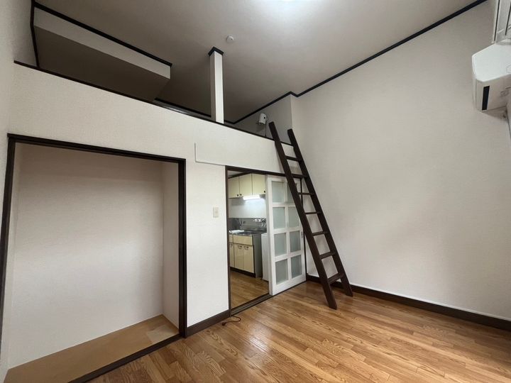 ヒルズ中山の居間