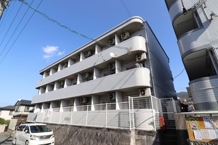 ドラゴーン金原の外観