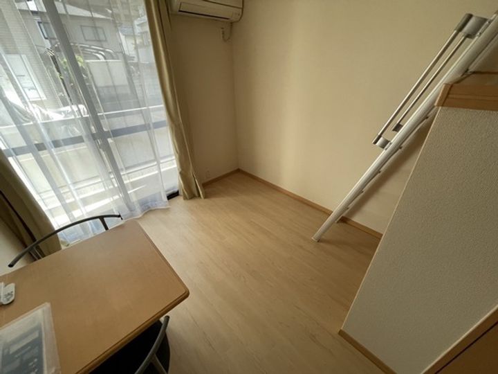 レオパレスエスポワールシェソワの居間